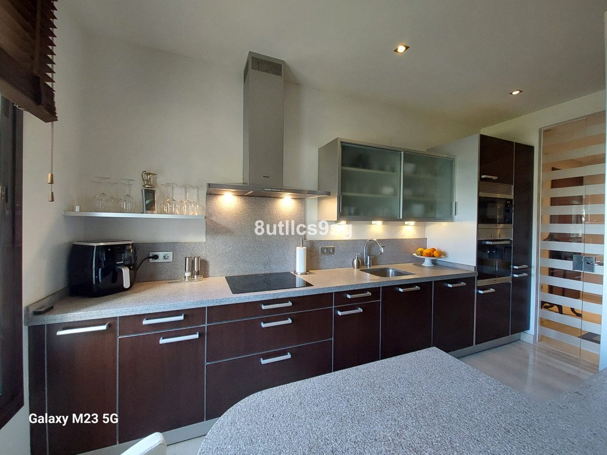 2 Bed Ground Floor Apartment in Benahavís