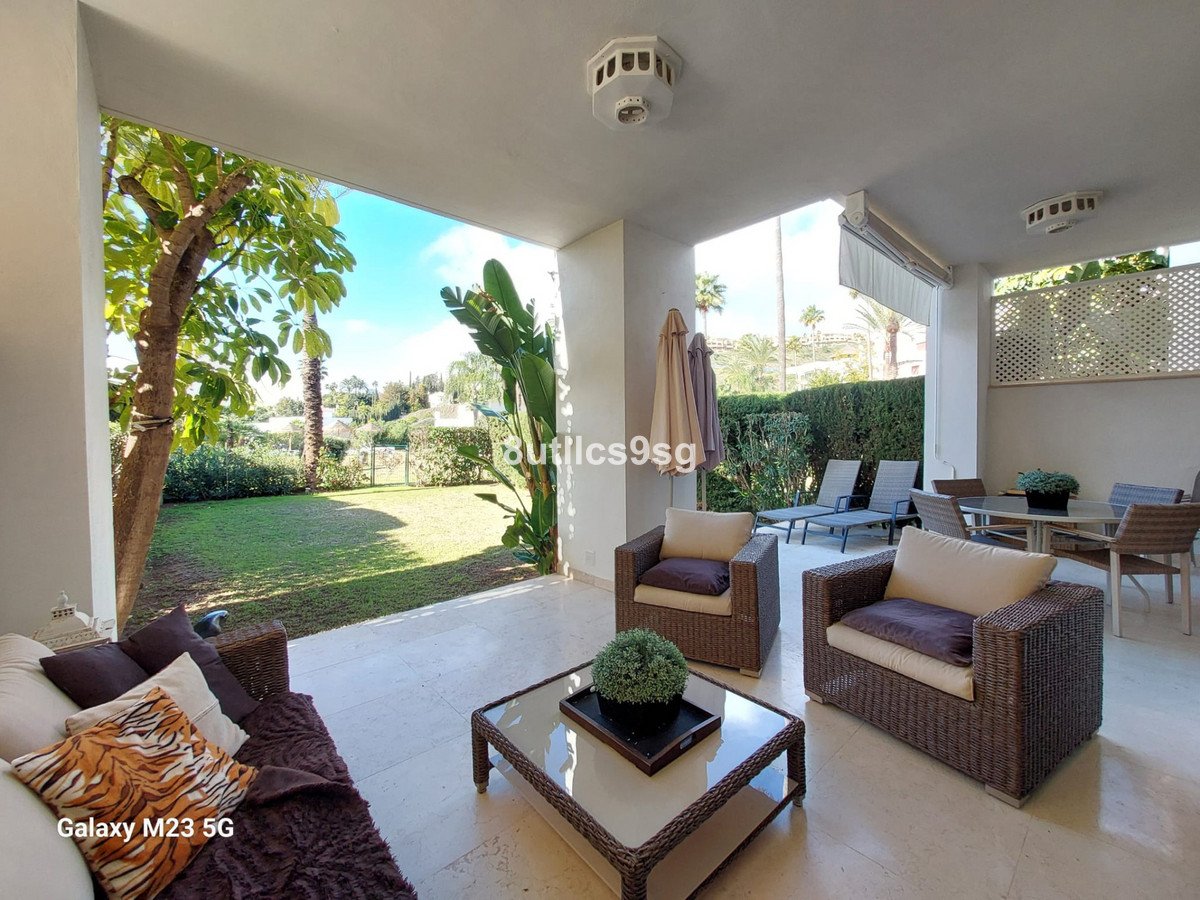 2 Bed Ground Floor Apartment in Benahavís