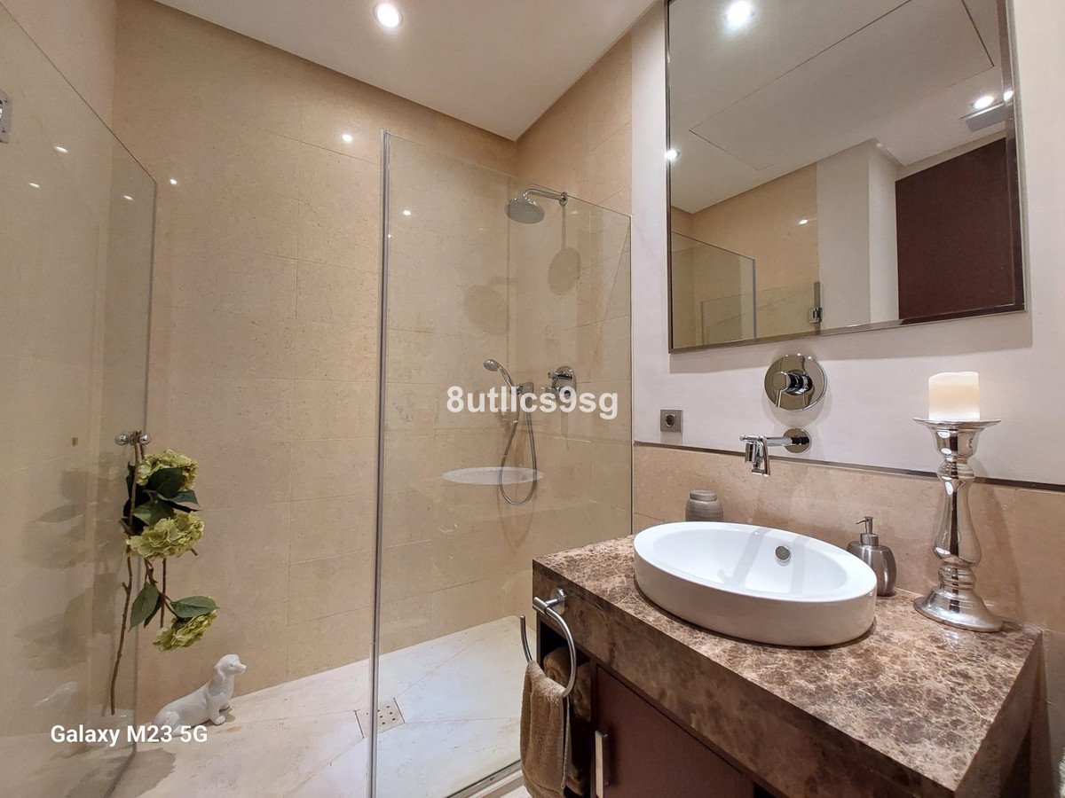 2 Bed Ground Floor Apartment in Benahavís