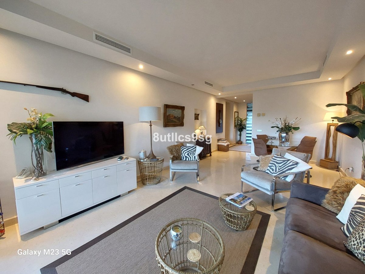 2 Bed Ground Floor Apartment in Benahavís
