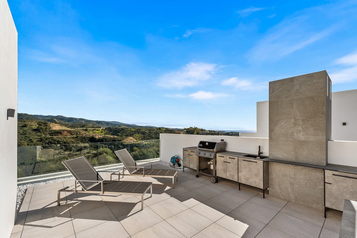 5 Bed Semi-Detached House in Río Real