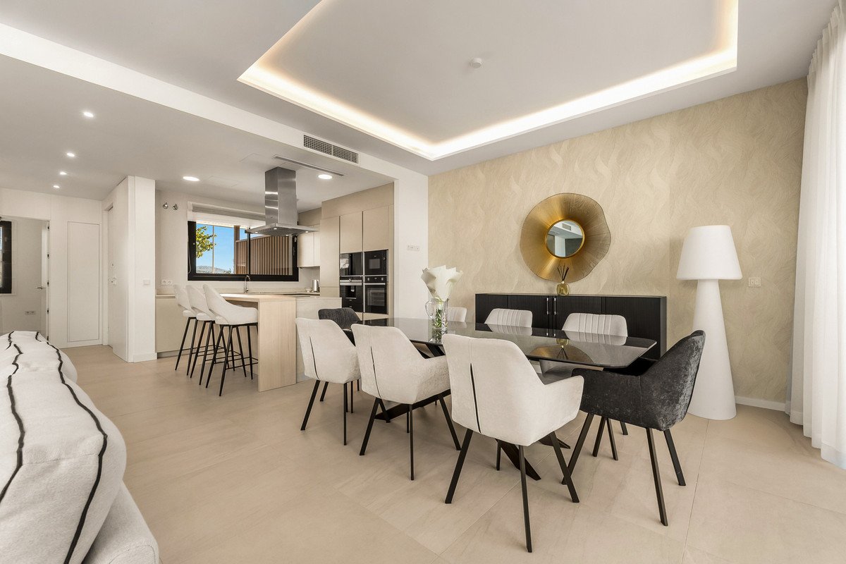 5 Bed Semi-Detached House in Río Real