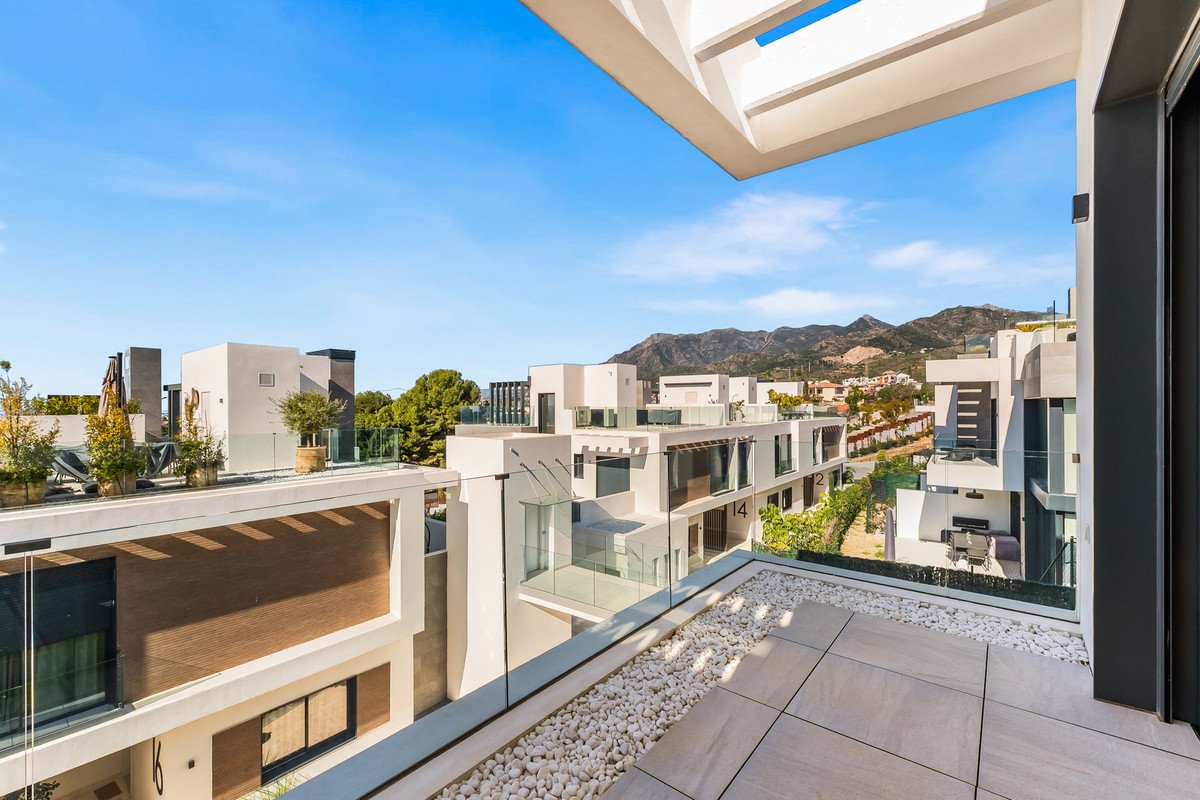 5 Bed Semi-Detached House in Río Real