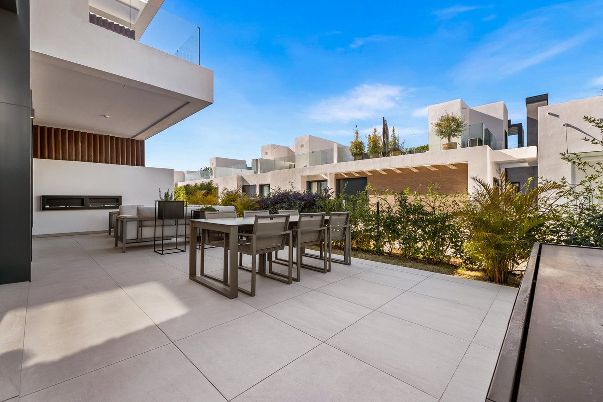5 Bed Semi-Detached House in Río Real