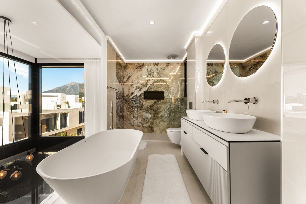 5 Bed Semi-Detached House in Río Real
