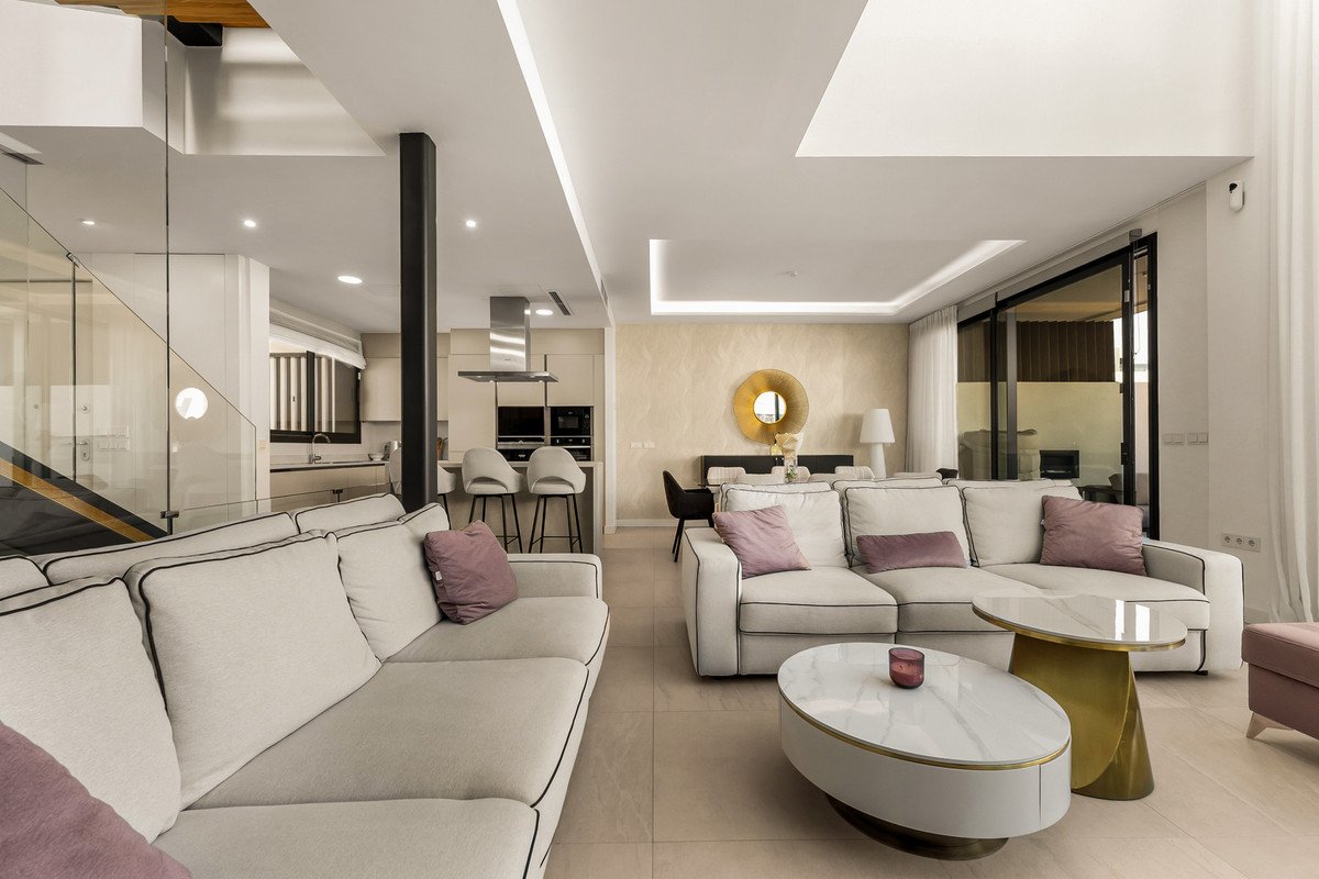 5 Bed Semi-Detached House in Río Real