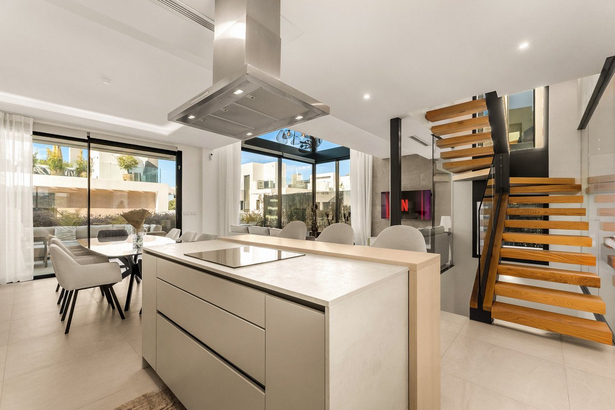 5 Bed Semi-Detached House in Río Real