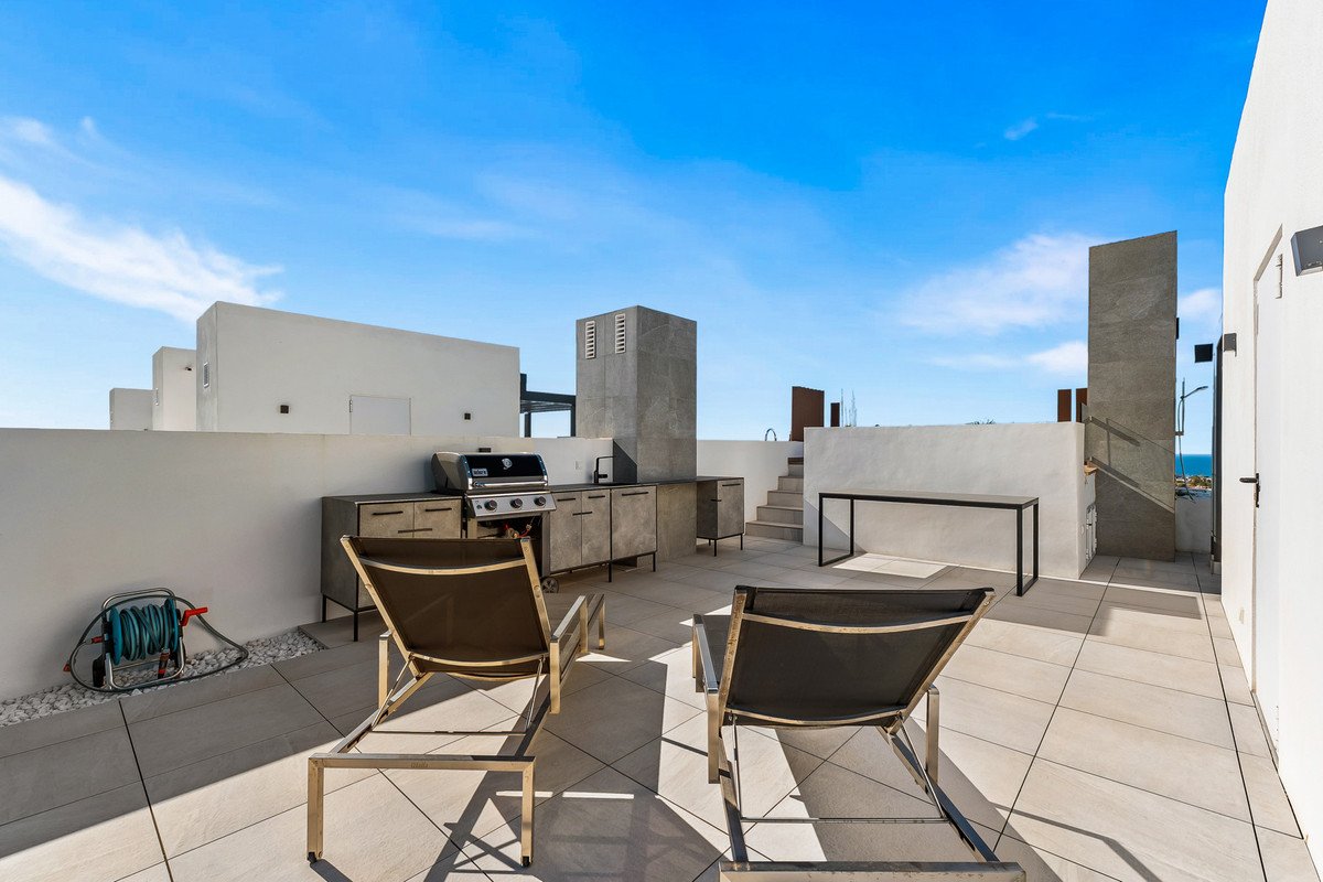 5 Bed Semi-Detached House in Río Real