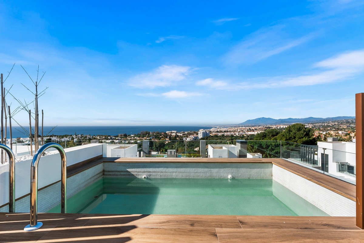 5 Bed Semi-Detached House in Río Real