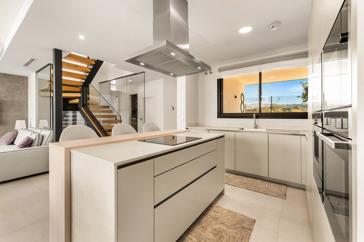 5 Bed Semi-Detached House in Río Real