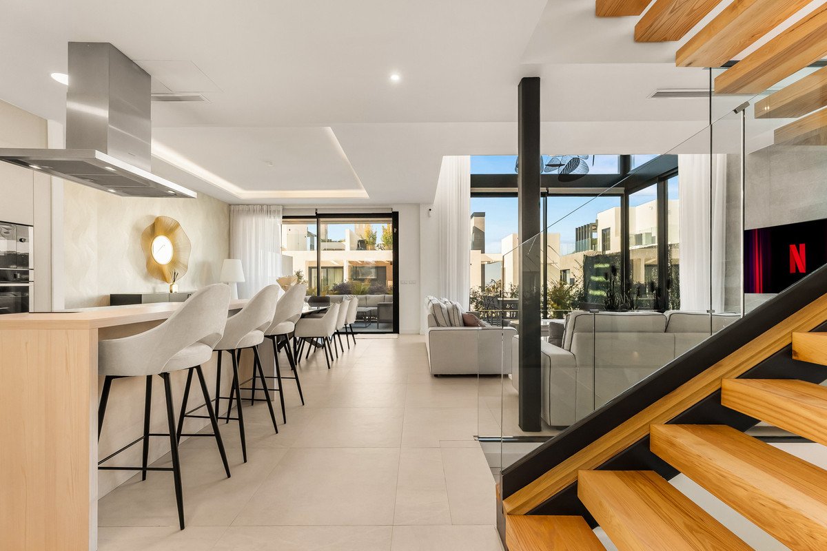 5 Bed Semi-Detached House in Río Real