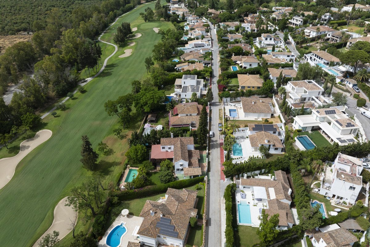 4 Bed Detached Villa in Guadalmina Alta