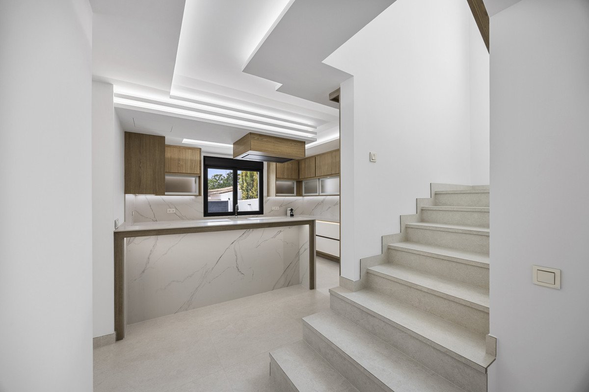 4 Bed Detached Villa in Guadalmina Alta