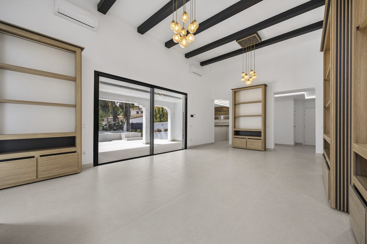 4 Bed Detached Villa in Guadalmina Alta