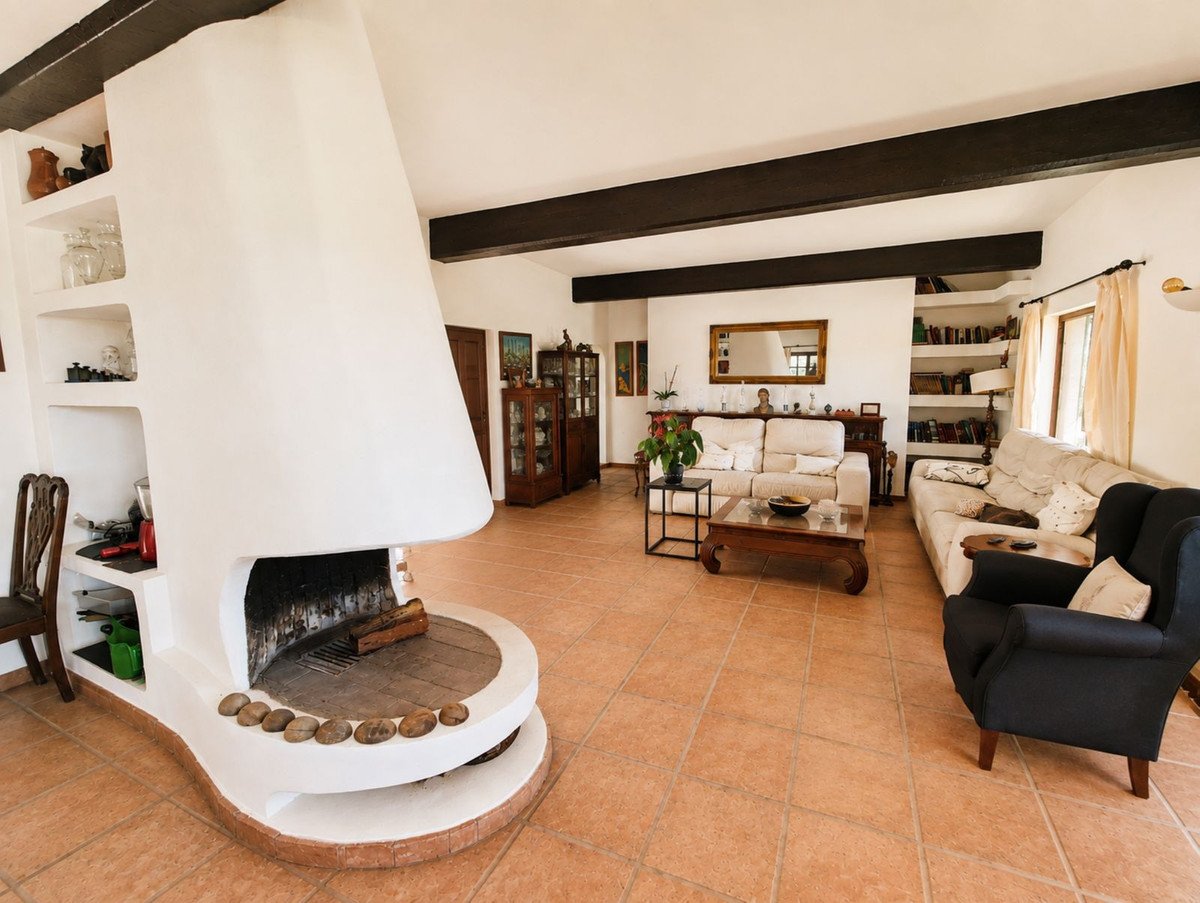4 Bed Finca - Cortijo in Estepona