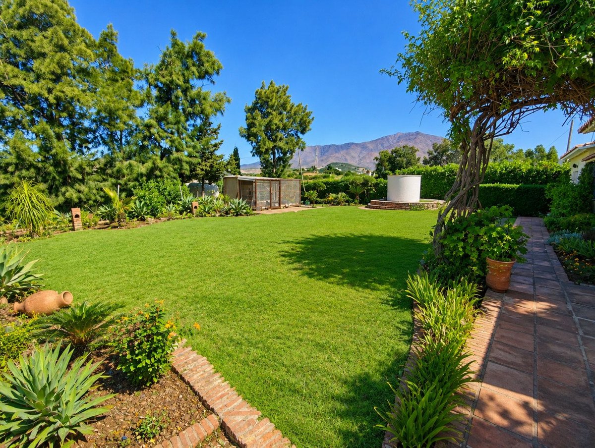 4 Bed Finca - Cortijo in Estepona