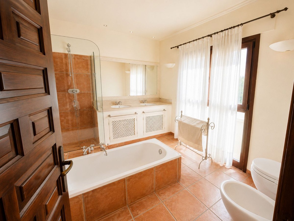 4 Bed Finca - Cortijo in Estepona