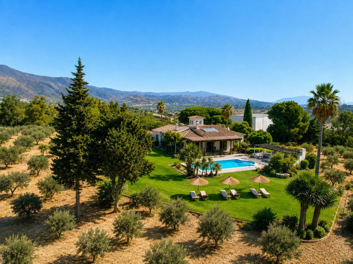 4 Bed Finca - Cortijo in Estepona