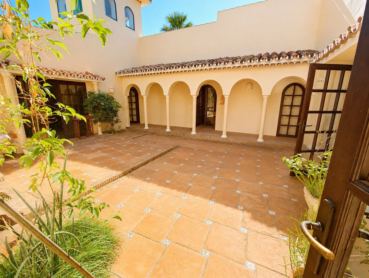 4 Bed Finca - Cortijo in Estepona