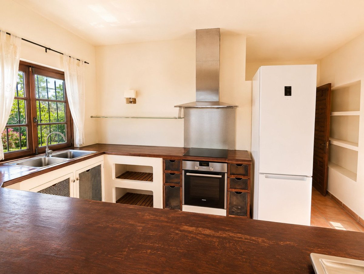4 Bed Finca - Cortijo in Estepona