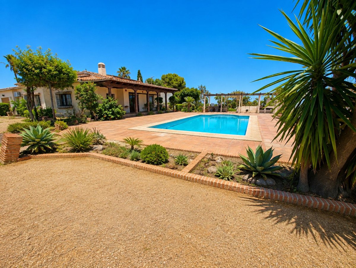 4 Bed Finca - Cortijo in Estepona