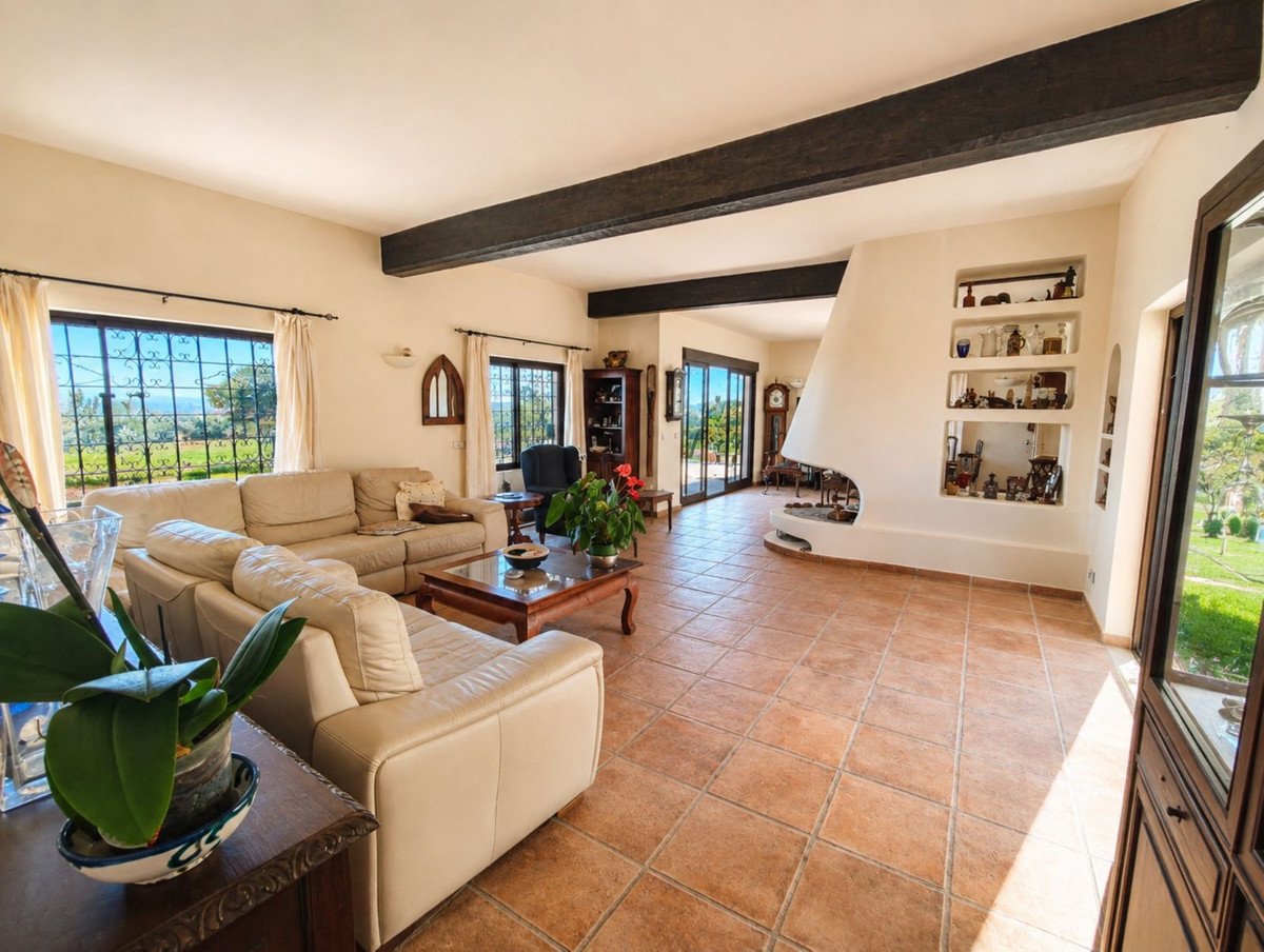 4 Bed Finca - Cortijo in Estepona