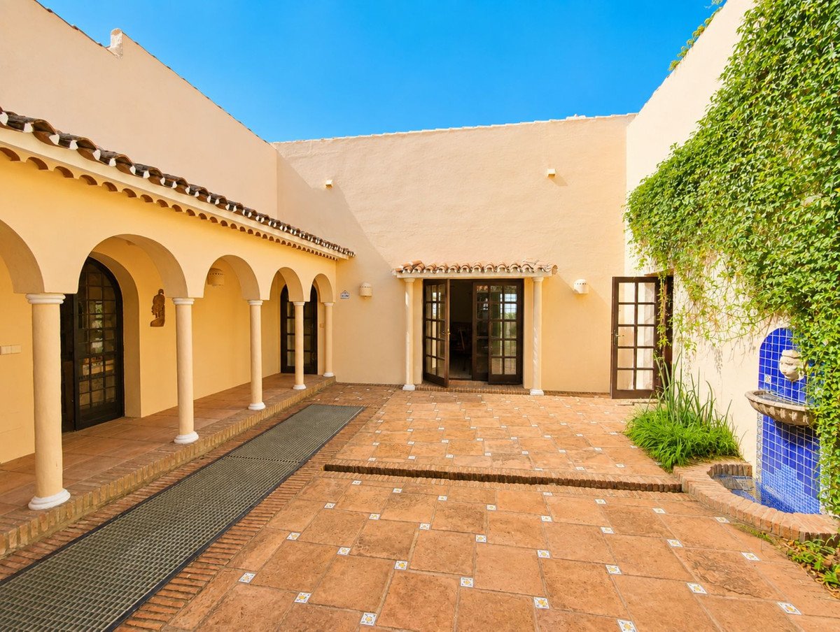 4 Bed Finca - Cortijo in Estepona