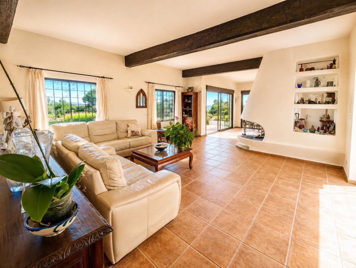 4 Bed Finca - Cortijo in Estepona