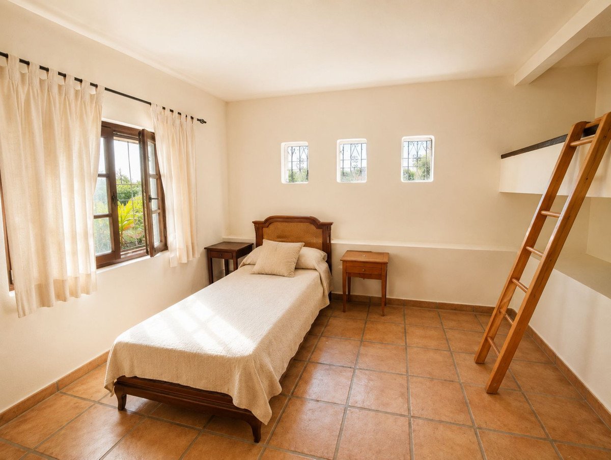 4 Bed Finca - Cortijo in Estepona