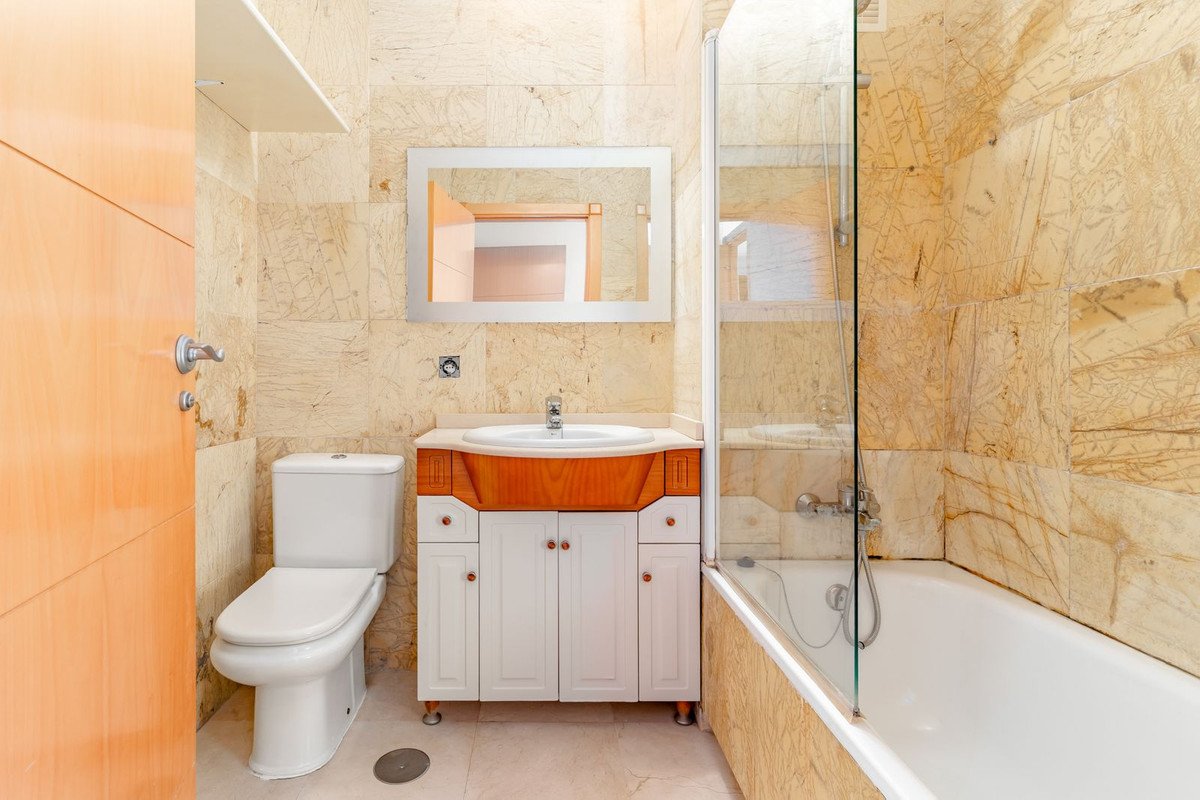 2 Bed Middle Floor Apartment in Benalmadena Pueblo