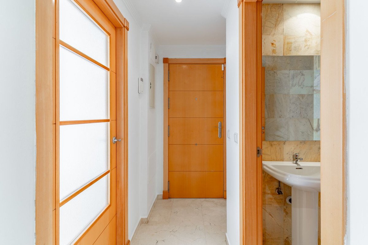 2 Bed Middle Floor Apartment in Benalmadena Pueblo