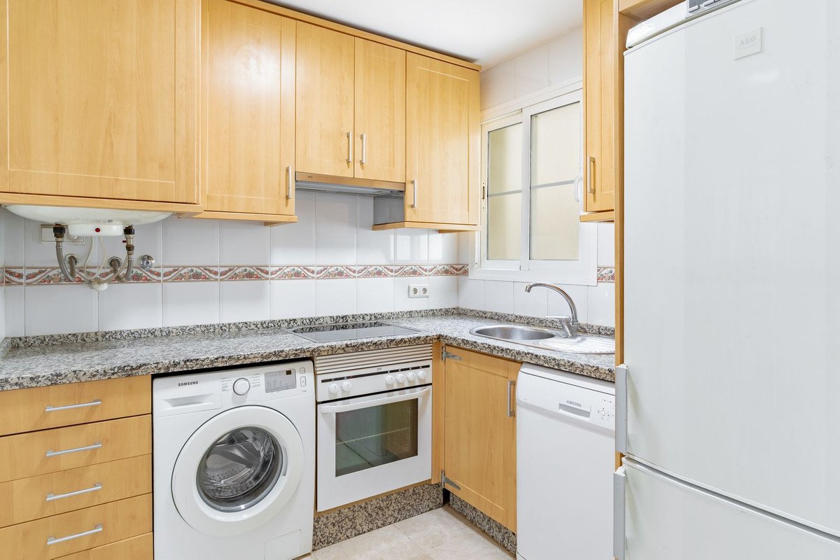 2 Bed Middle Floor Apartment in Benalmadena Pueblo