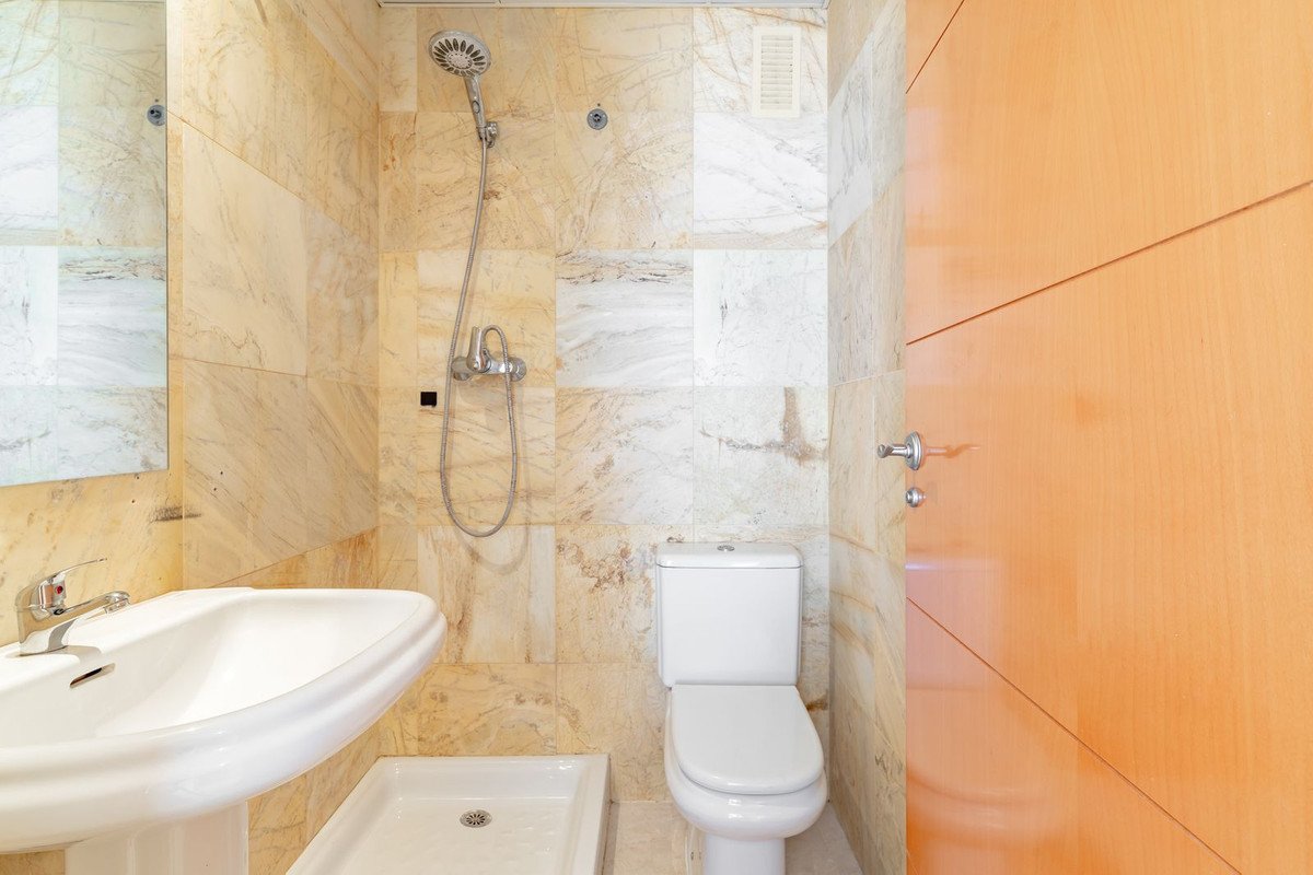 2 Bed Middle Floor Apartment in Benalmadena Pueblo