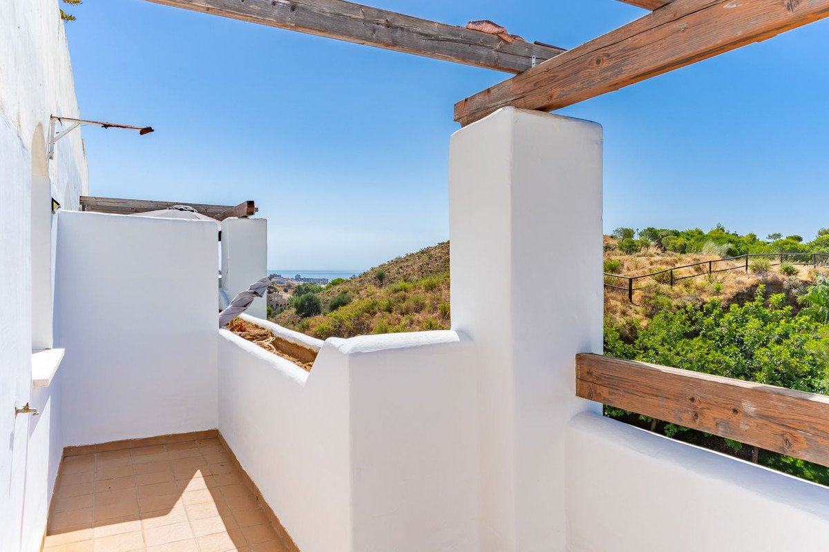 2 Bed Middle Floor Apartment in Benalmadena Pueblo
