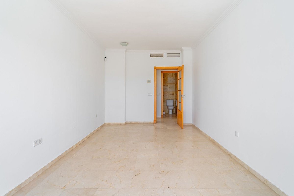 2 Bed Middle Floor Apartment in Benalmadena Pueblo