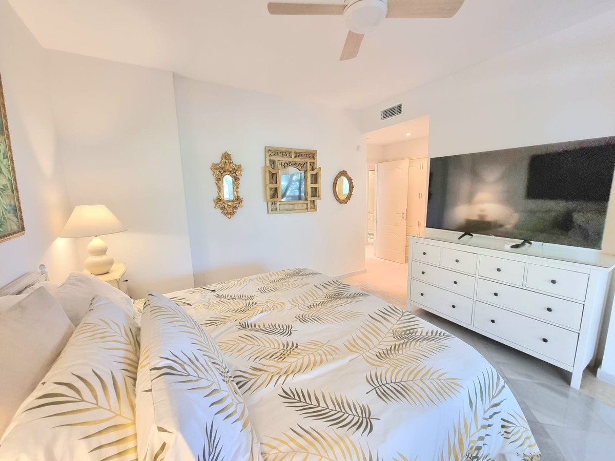 2 Bed Middle Floor Apartment in Nueva Andalucía