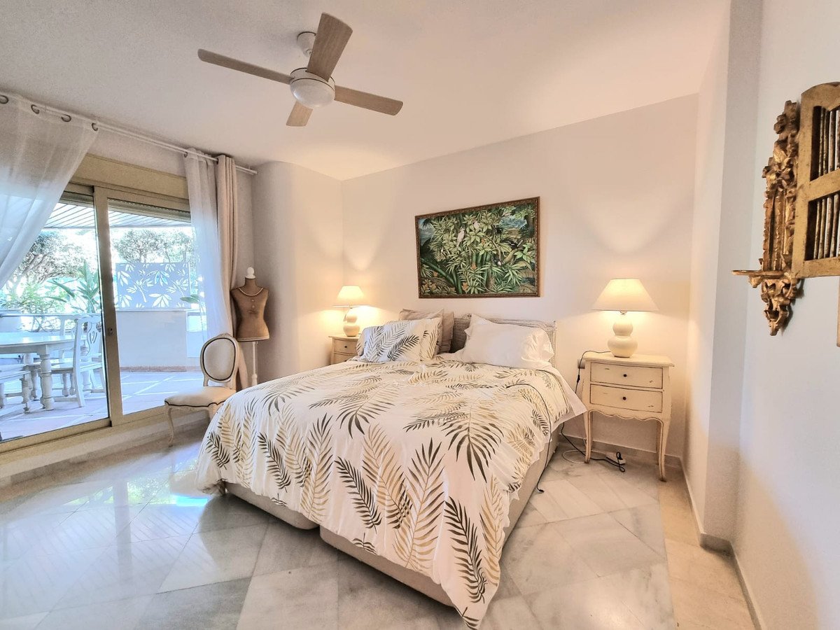 2 Bed Middle Floor Apartment in Nueva Andalucía