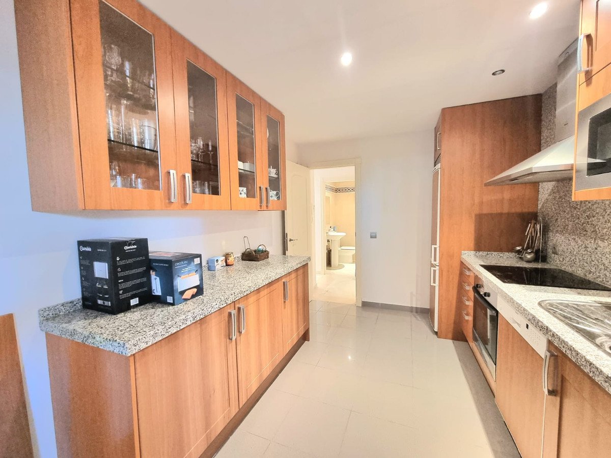 2 Bed Middle Floor Apartment in Nueva Andalucía