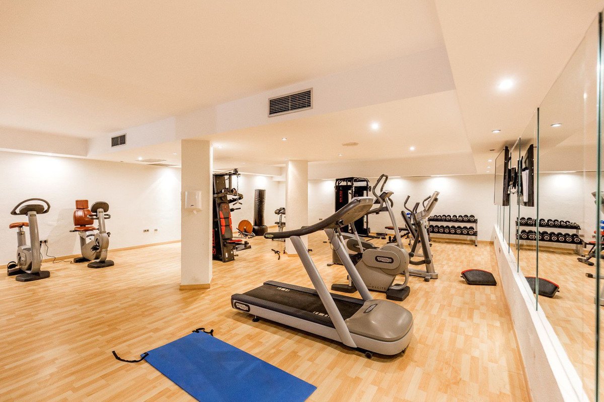 2 Bed Middle Floor Apartment in Nueva Andalucía