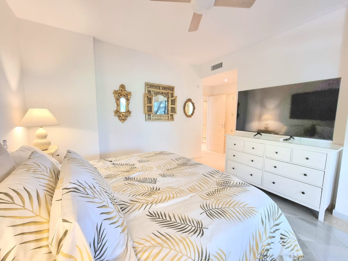 2 Bed Middle Floor Apartment in Nueva Andalucía