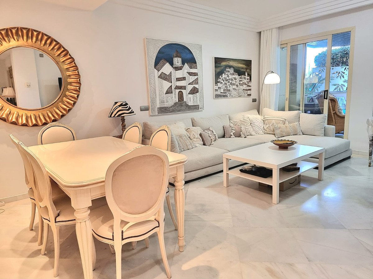 2 Bed Middle Floor Apartment in Nueva Andalucía