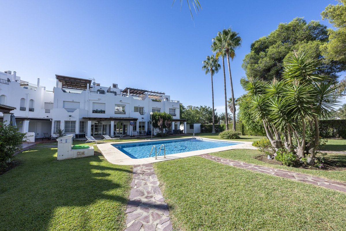 3 Bed Semi-Detached House in Nueva Andalucía