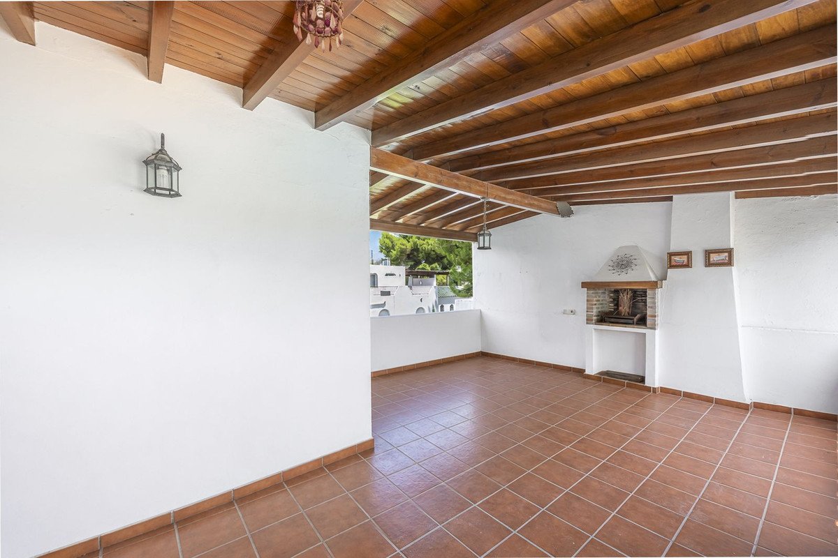 3 Bed Semi-Detached House in Nueva Andalucía