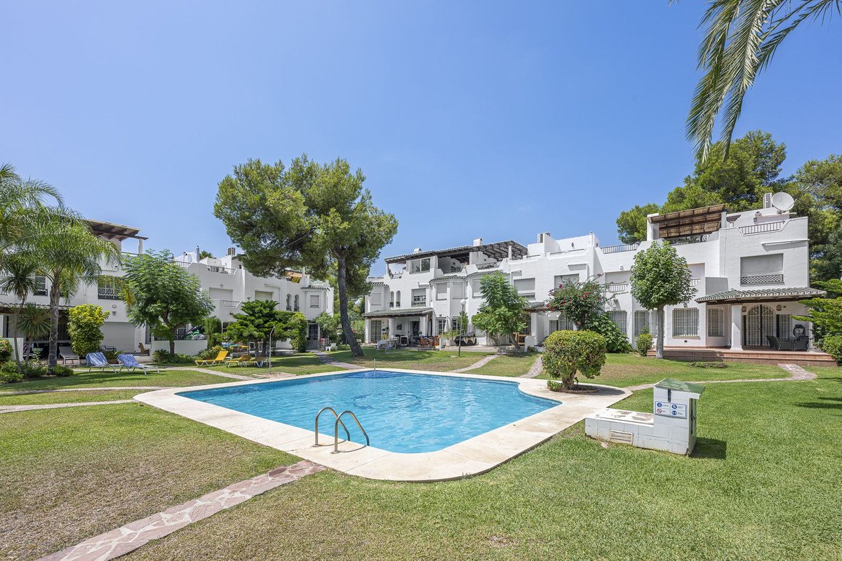 3 Bed Semi-Detached House in Nueva Andalucía