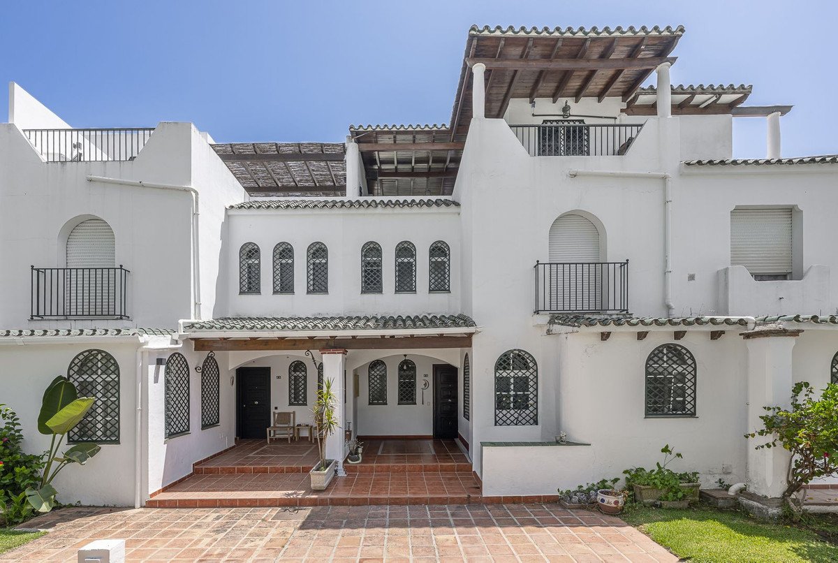 3 Bed Semi-Detached House in Nueva Andalucía