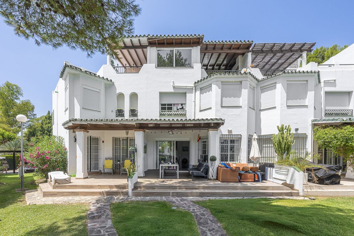 3 Bed Semi-Detached House in Nueva Andalucía