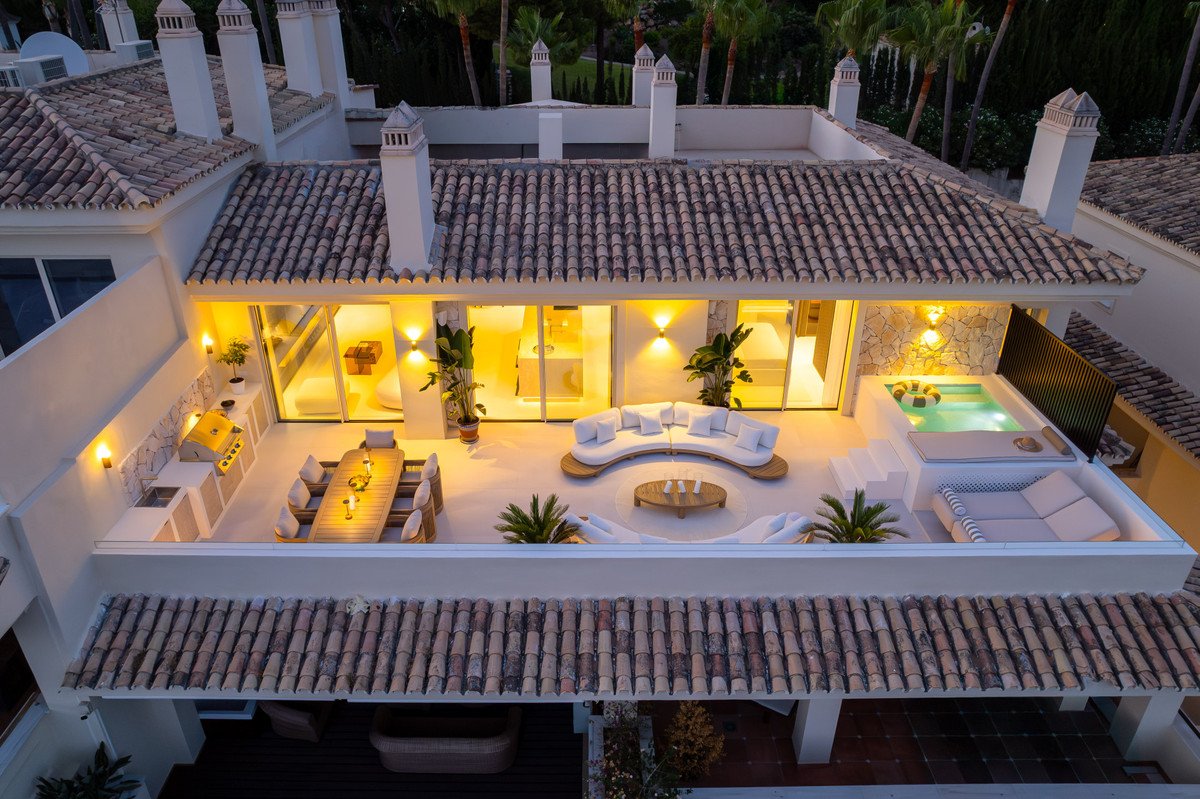 4 Bed Penthouse in The Golden Mile