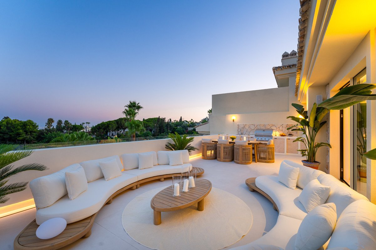 4 Bed Penthouse in The Golden Mile