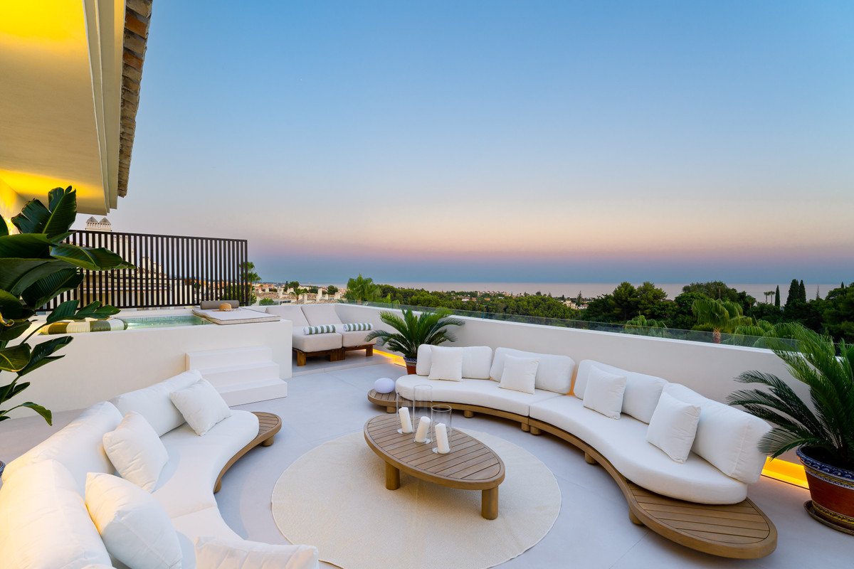 4 Bed Penthouse in The Golden Mile