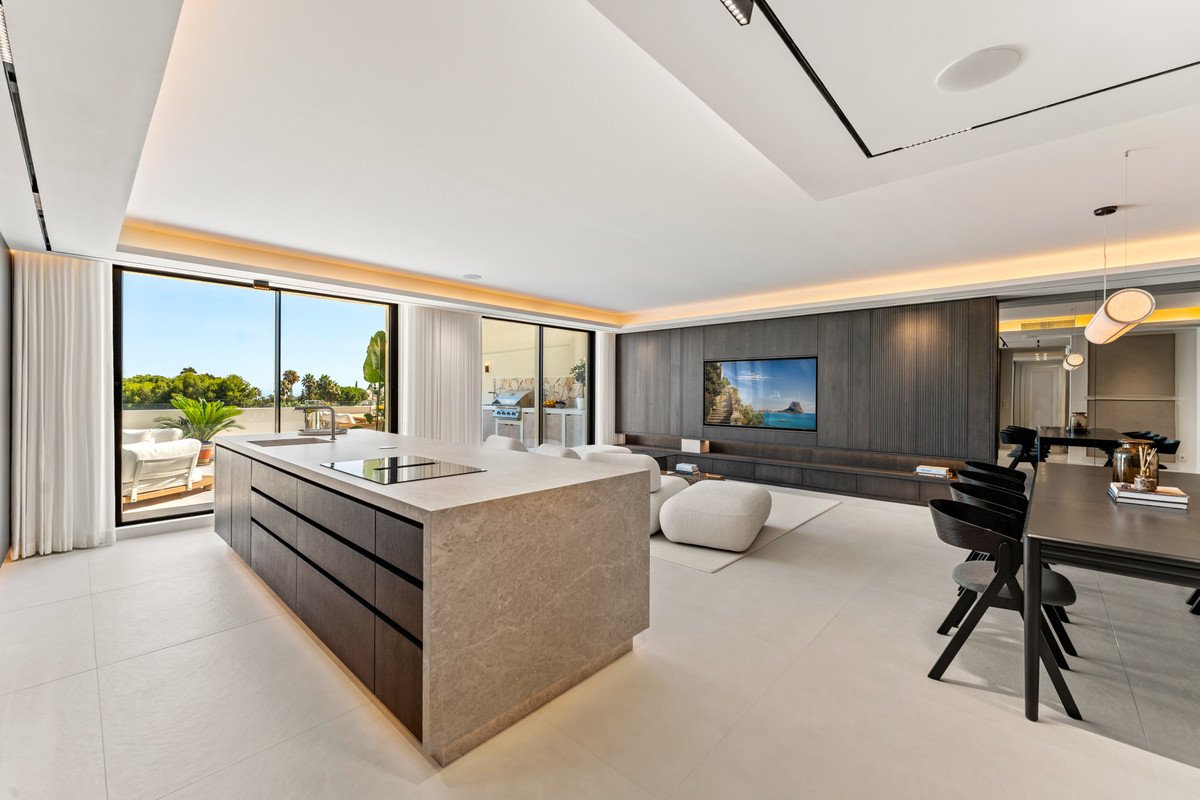 4 Bed Penthouse in The Golden Mile